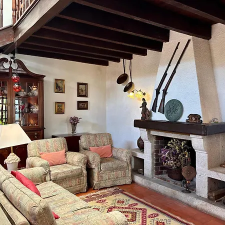 Casa De Com Piscina * Árvore