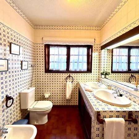 Casa De Com Piscina Villa