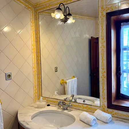 Casa De Com Piscina Arvore
