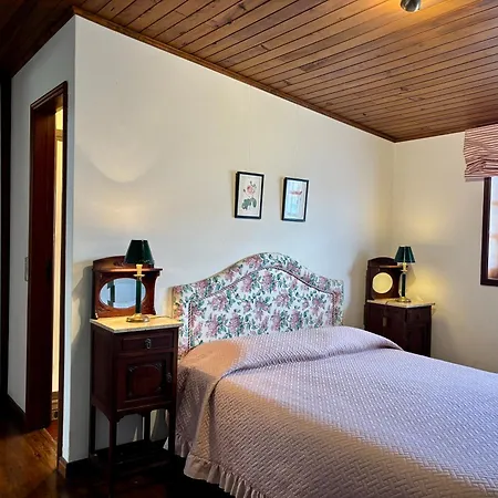 Casa De Com Piscina * Árvore